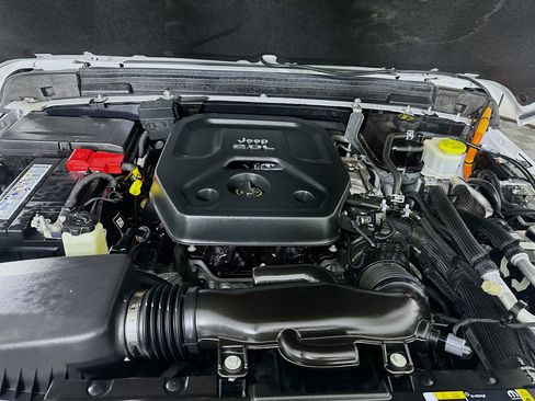 Used 2022 Jeep Wrangler Sahara w/ Safety Group image 33