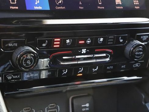 New 2025 Jeep Grand Cherokee Limited w/ Luxury Tech Group II AWD/4WD image 27