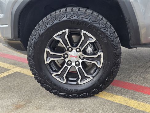 Used 2024 GMC Canyon AT4 w/ AT4 Premium Package image 7