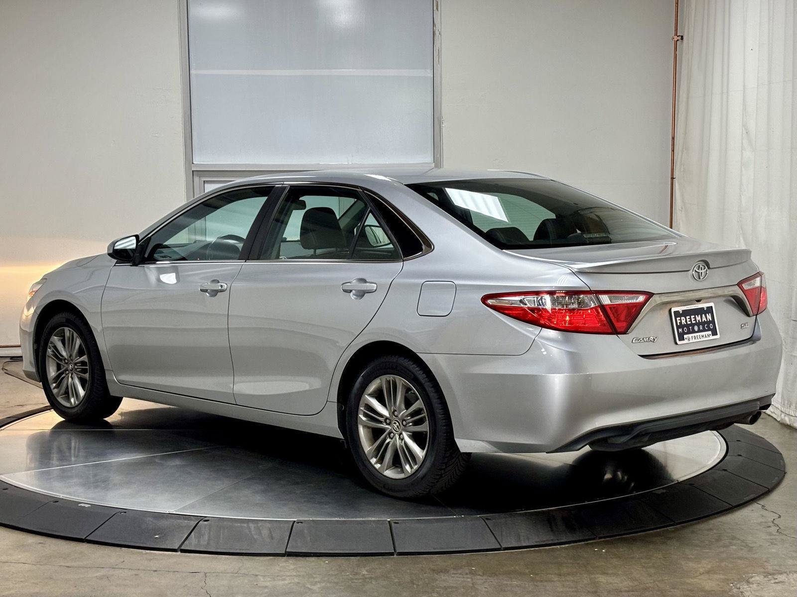 Used 2015 Toyota Camry SE FWD image 7