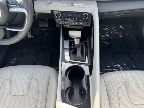 Used 2025 Hyundai Elantra Limited image 42