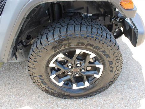 Certified 2026 Jeep Gladiator Rubicon AWD/4WD image 15