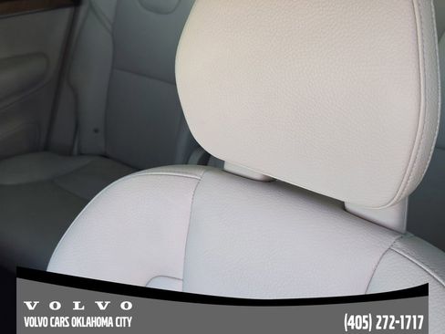 Certified 2022 Volvo XC90 T5 Momentum w/ Advanced Package image 14