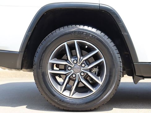 Used 2019 Jeep Grand Cherokee Limited image 50