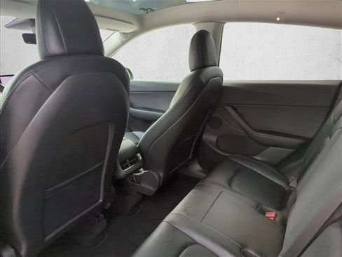 Used 2021 Tesla Model Y Long Range image 18