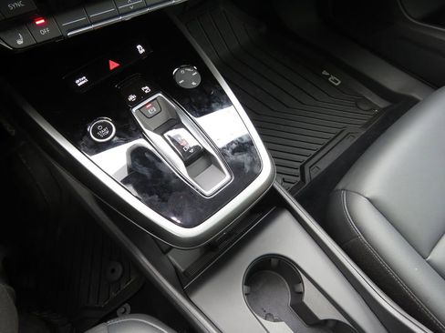Used 2024 Audi Q4 e-tron Premium Plus AWD/4WD image 24