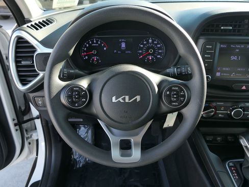 Used 2022 Kia Soul LX image 17