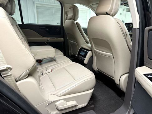 Used 2020 Lincoln Aviator Reserve w/ Elements Package Plus image 32