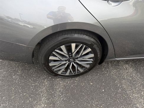 Used 2024 Nissan Altima 2.5 SV image 28