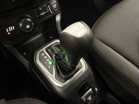 Used 2019 Jeep Renegade Altitude w/ Quick Order Package 2XM AWD/4WD image 19