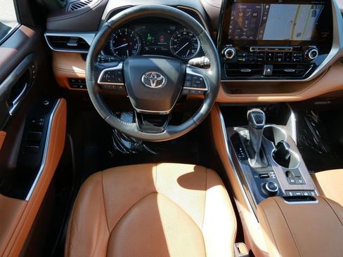 Used 2020 Toyota Highlander Platinum AWD/4WD image 9