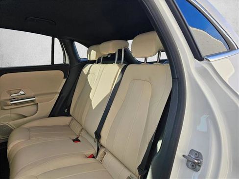 Used 2025 Mercedes-Benz GLA 250 4MATIC image 16