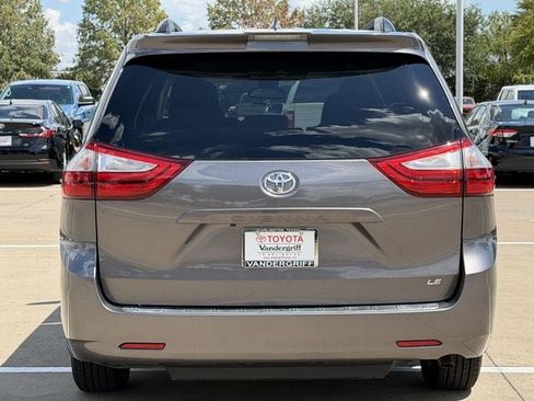Used 2019 Toyota Sienna LE FWD image 5