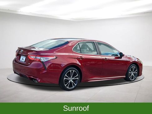 Used 2018 Toyota Camry SE w/ Moonroof Package image 7