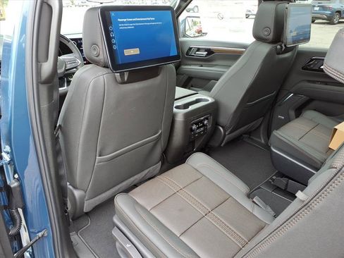 New 2026 Chevrolet Suburban High Country AWD/4WD image 7