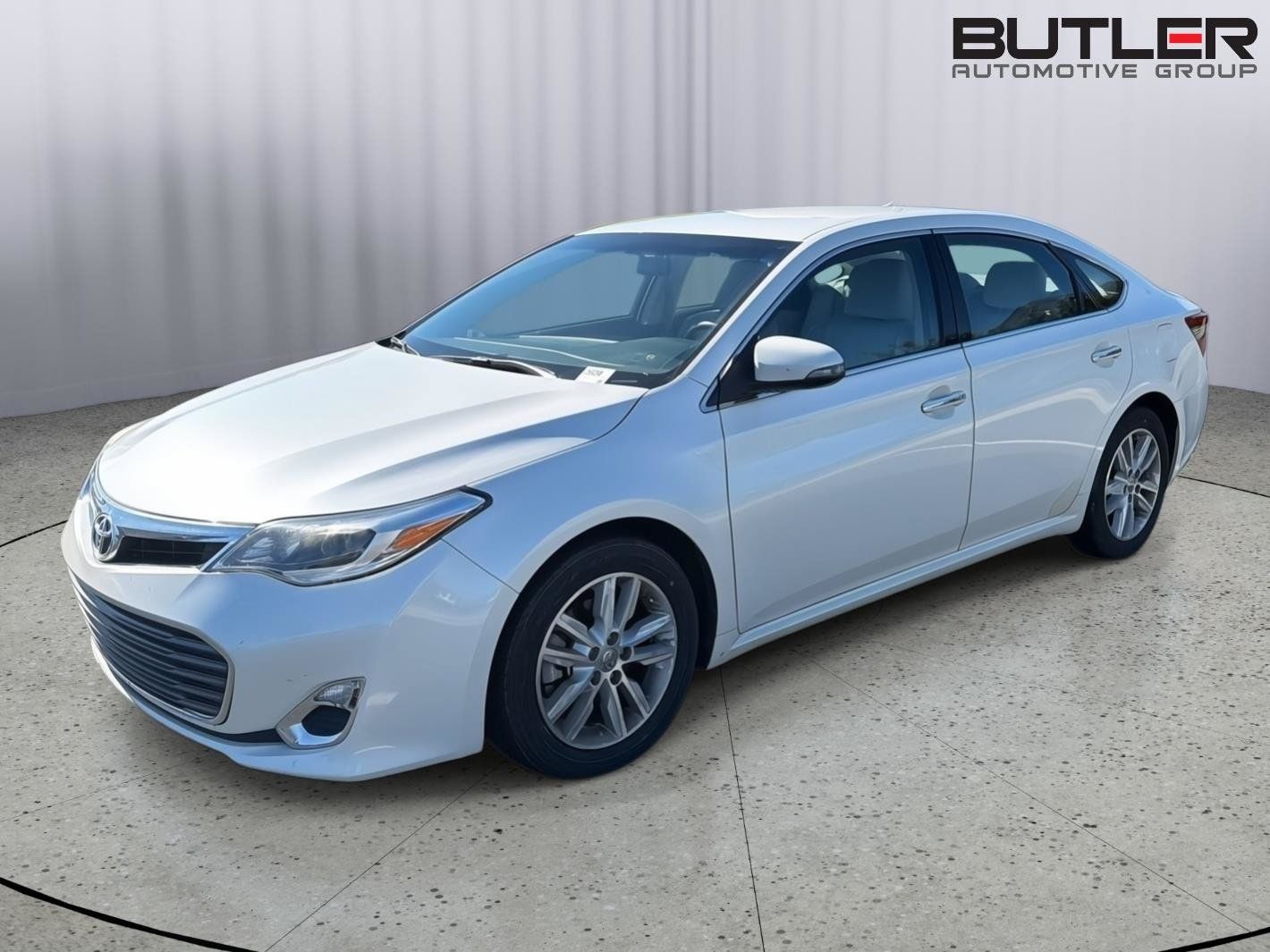 Used 2015 Toyota Avalon XLE FWD image 1