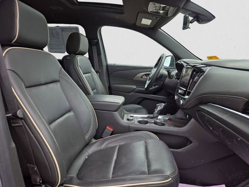 Used 2023 Chevrolet Traverse Premier w/ Redline Edition image 17