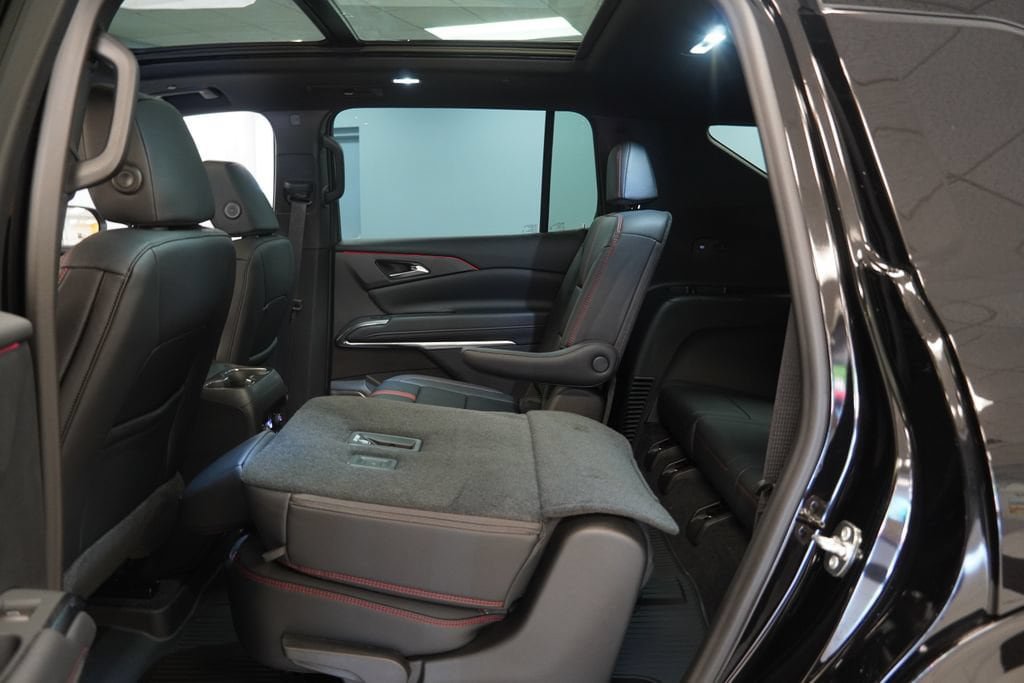 New 2026 Chevrolet Traverse RS w/ LPO, Floor Liner Package AWD/4WD image 31