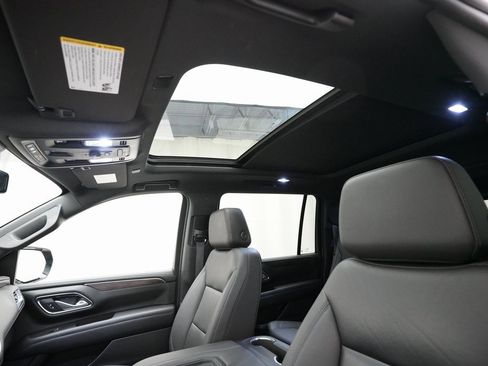 Used 2022 Chevrolet Suburban LT image 33