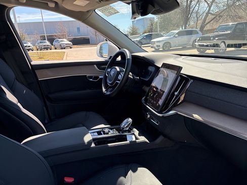 Certified 2025 Volvo XC90 B6 Plus image 14