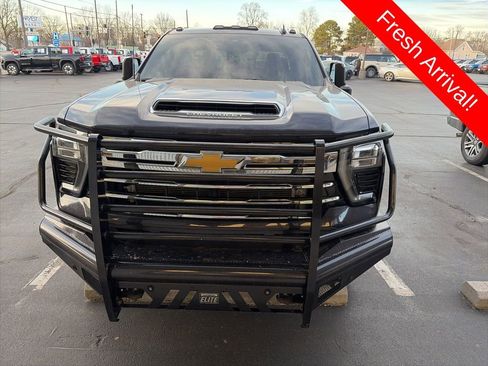 Used 2024 Chevrolet Silverado 3500 LTZ w/ LTZ Convenience Package image 3
