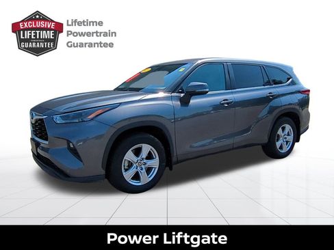 Used 2023 Toyota Highlander LE image 9