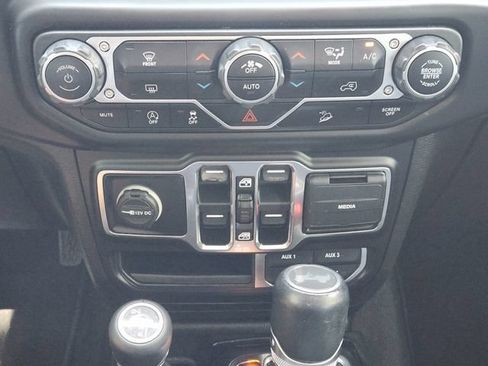 Used 2020 Jeep Wrangler Unlimited Sahara AWD/4WD image 19