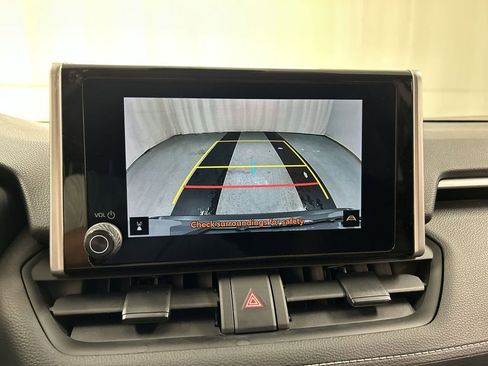 Used 2023 Toyota RAV4 XLE AWD/4WD image 15