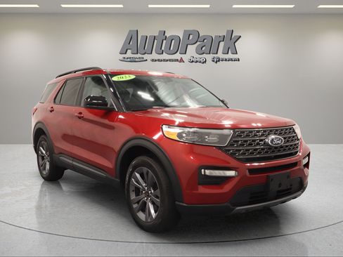 Used 2023 Ford Explorer XLT w/ Equipment Group 202A AWD/4WD image 2