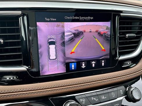Used 2018 Chrysler Pacifica Limited w/ Tire & Wheel Group FWD image 14