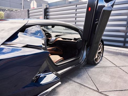 Used 2025 Lamborghini Revuelto AWD/4WD image 38