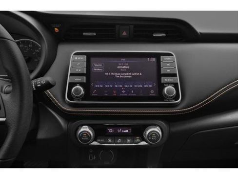 Used 2018 Nissan Kicks SR w/ Premium Package FWD image 13