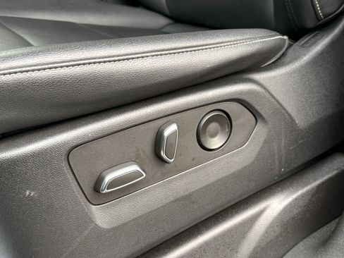 Certified 2022 Cadillac Escalade Luxury image 17