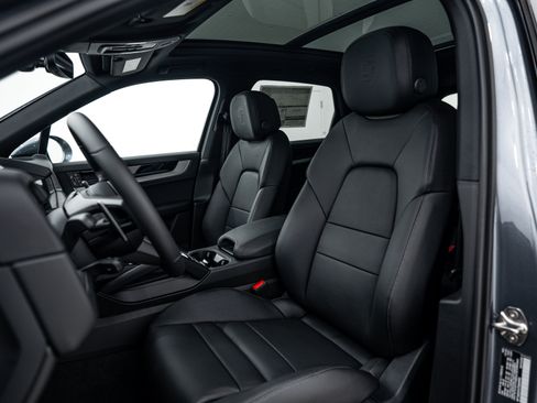 Certified 2026 Porsche Cayenne AWD/4WD image 19