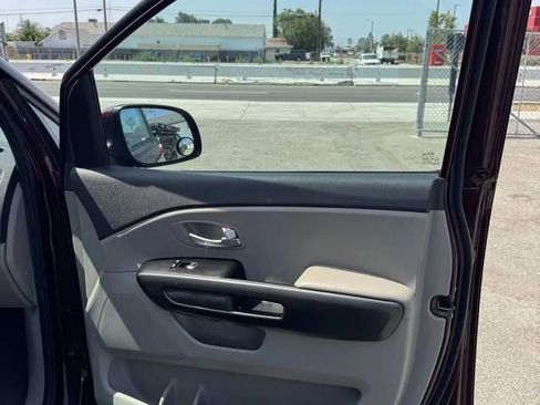 Used 2018 Kia Sedona LX FWD image 20