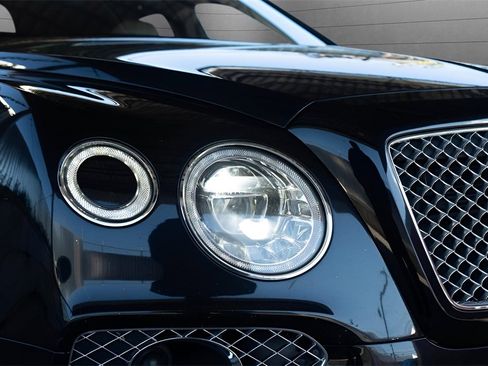 Used 2017 Bentley Bentayga image 10