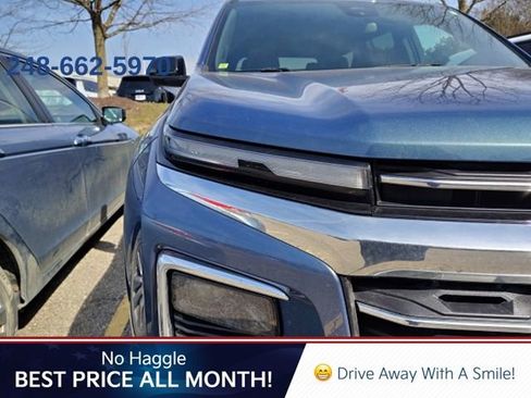 Used 2024 Chevrolet Traverse LT w/ Enhanced Driving Package image 8