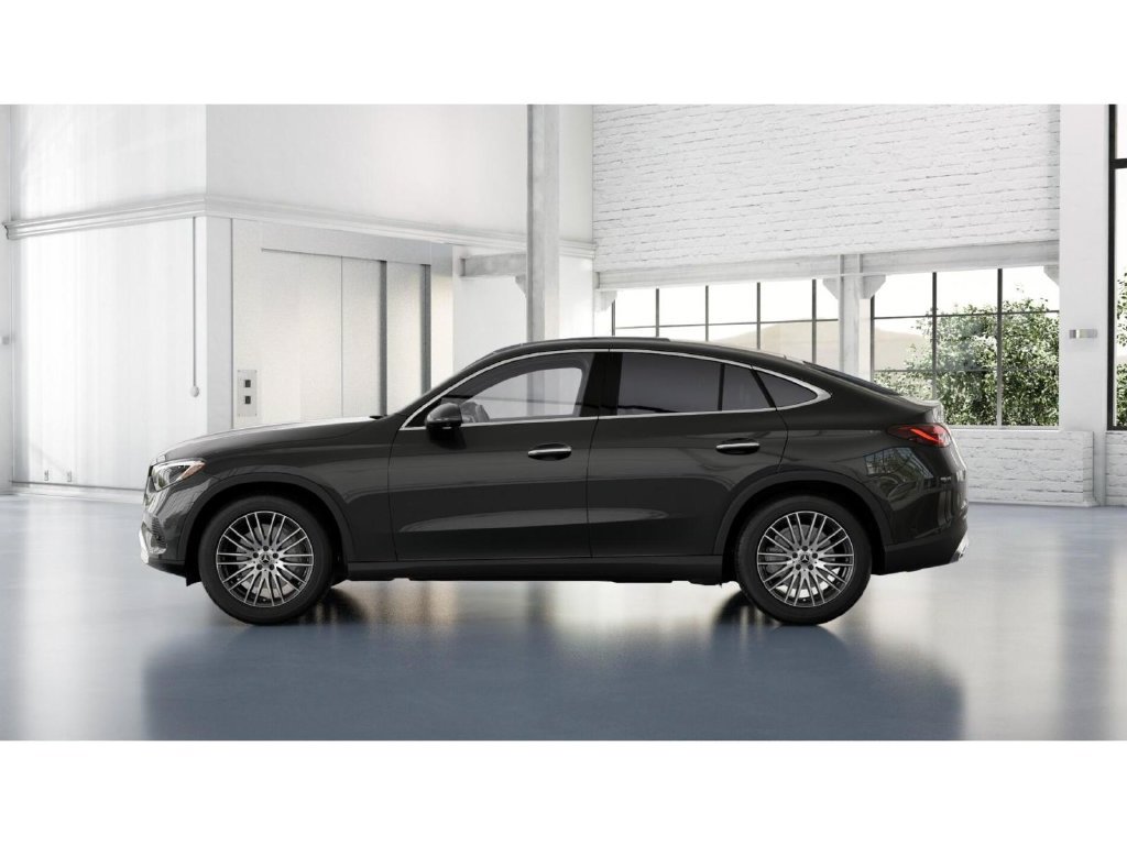 Used 2025 Mercedes-Benz GLC 300 4MATIC image 34