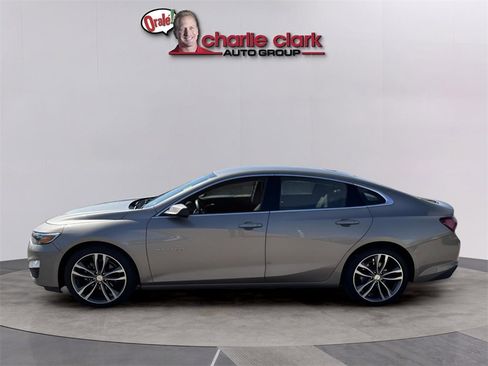 Used 2022 Chevrolet Malibu LT image 3