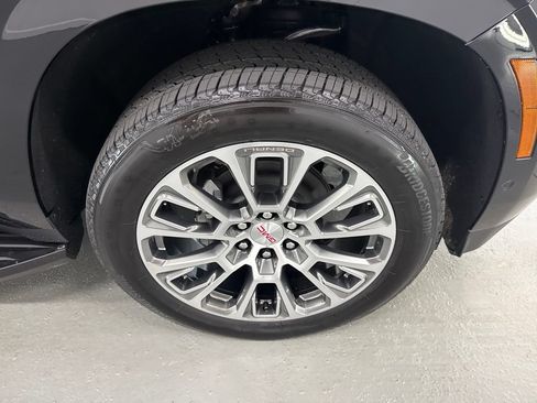 New 2026 GMC Yukon XL Denali w/ LPO, Floor Liner Package RWD image 4