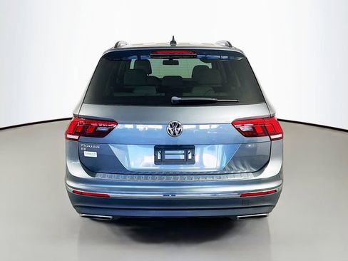 Used 2020 Volkswagen Tiguan SE w/ Panoramic Sunroof Package image 6