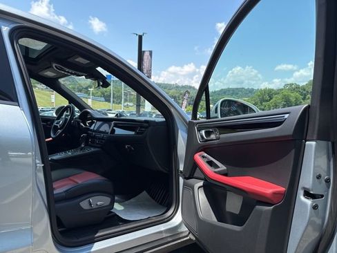 Used 2021 Porsche Macan image 27