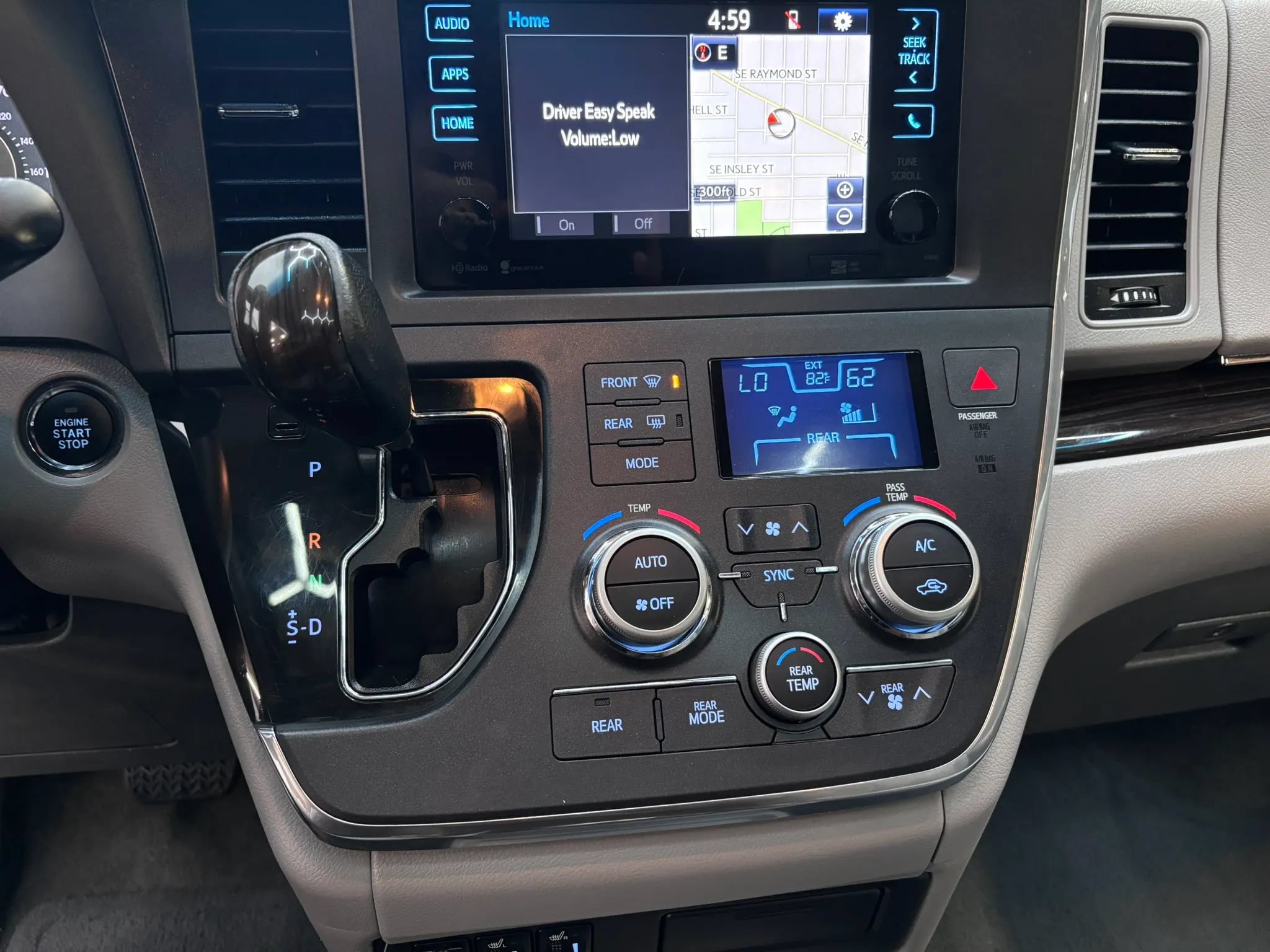Used 2015 Toyota Sienna XLE w/ XLE Navigation Package FWD image 17