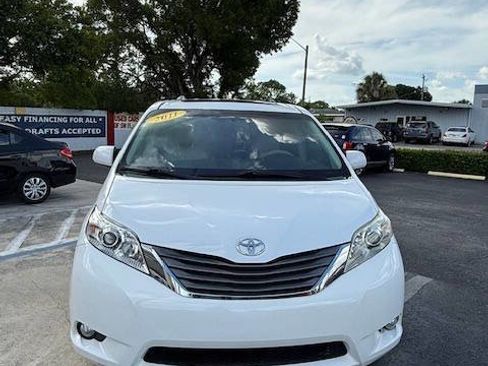 Used 2011 Toyota Sienna XLE image 9