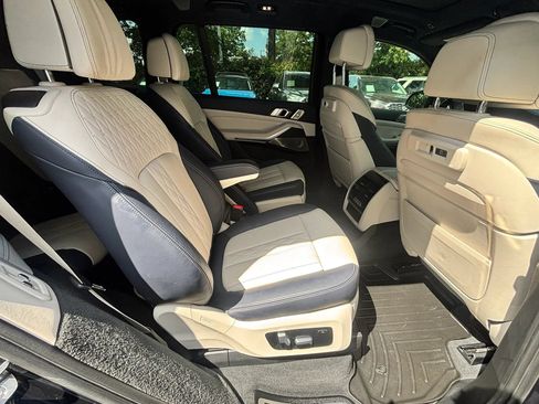 Used 2021 BMW X7 M50i AWD/4WD image 11