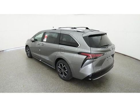 New 2026 Toyota Sienna Platinum image 5