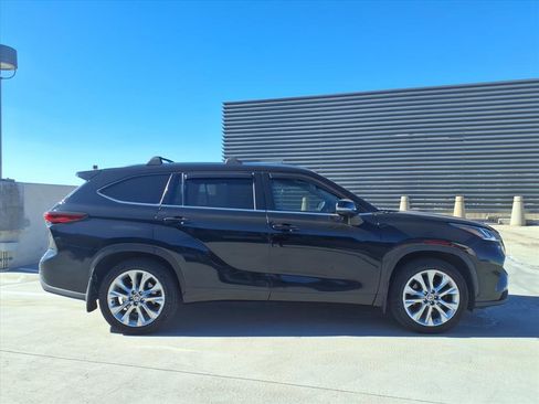 Used 2020 Toyota Highlander Limited image 7