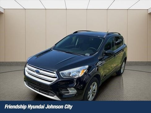 Used 2018 Ford Escape SE w/ SE Sync 3 Package AWD/4WD image 1