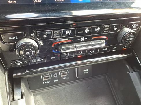 Used 2023 Jeep Grand Cherokee Limited w/ Luxury Tech Group II AWD/4WD image 16