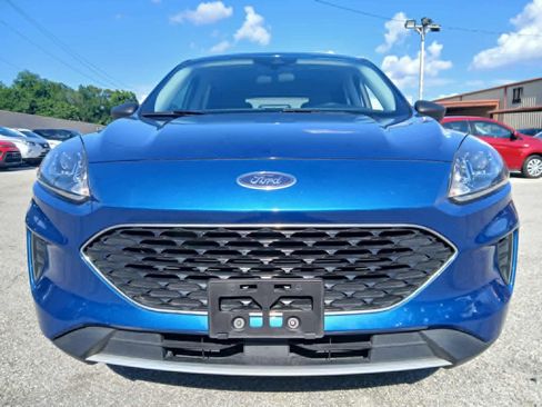 Used 2022 Ford Escape SE w/ Cold Weather Package AWD/4WD image 2